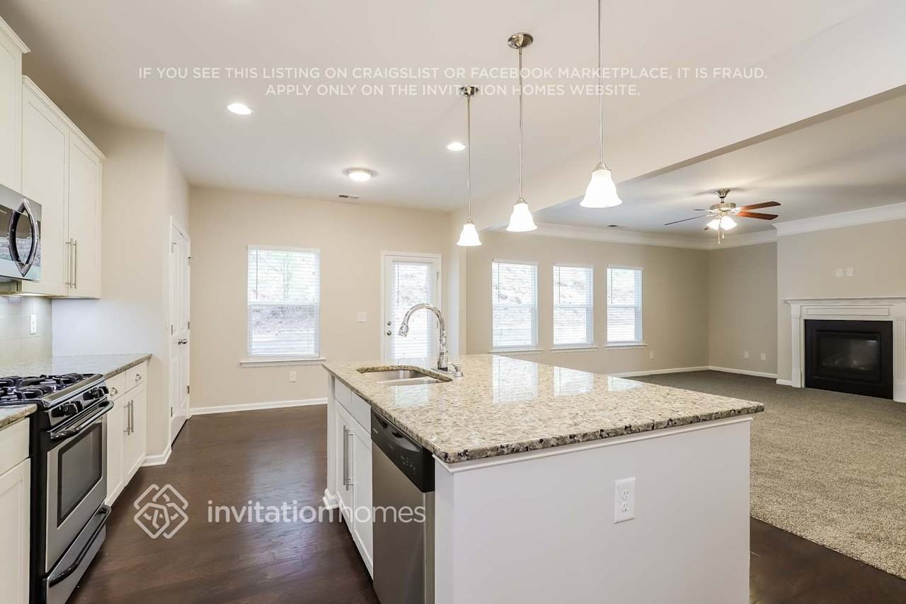 1366 Wilson Manor Cir - Photo 5 of 18