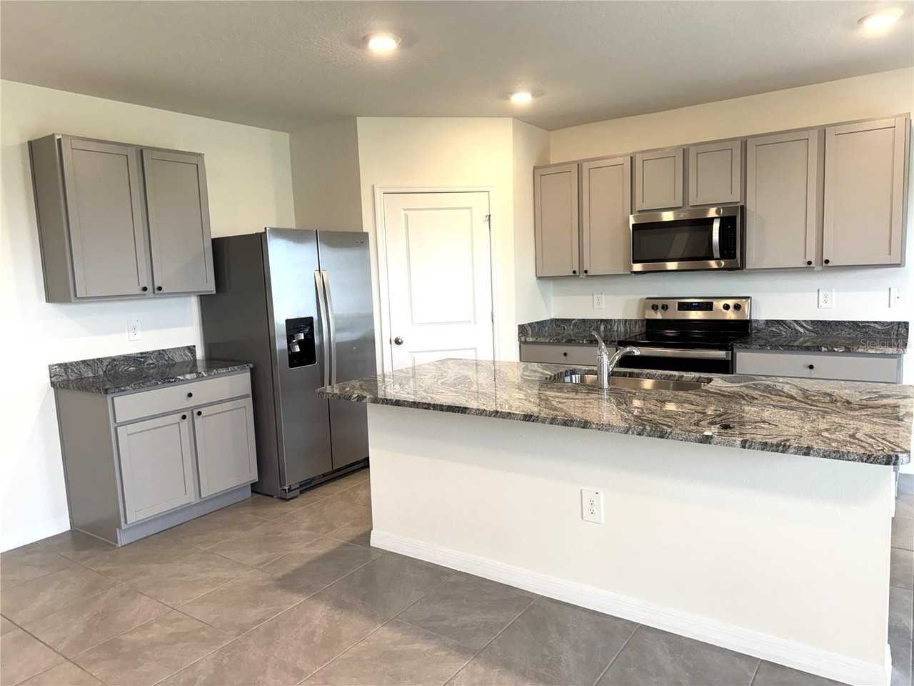 12604 Promenade Estates Boulevard - Photo 4 of 36