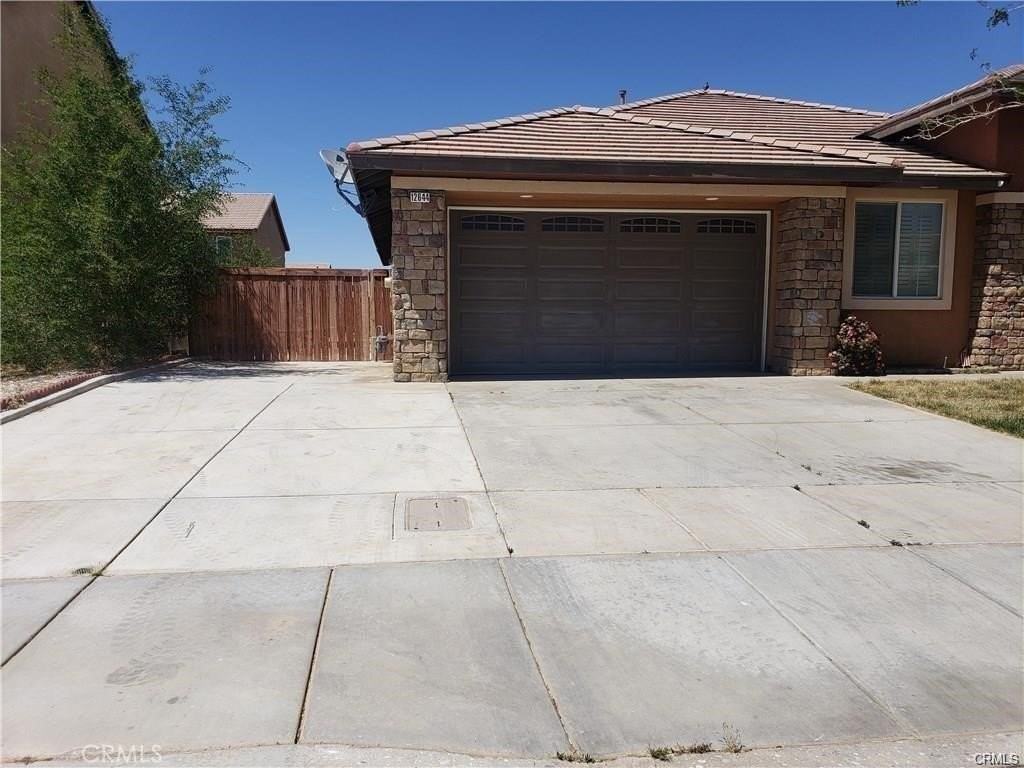 12644 Madrona St - Photo 4 of 46