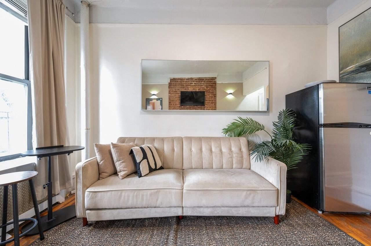 104 W 83rd St #1323934P - Photo 5 of 12