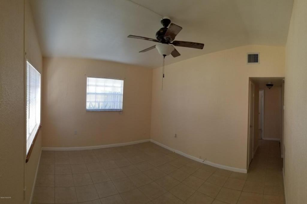 1335 Boxwood Dr - Photo 2 of 12