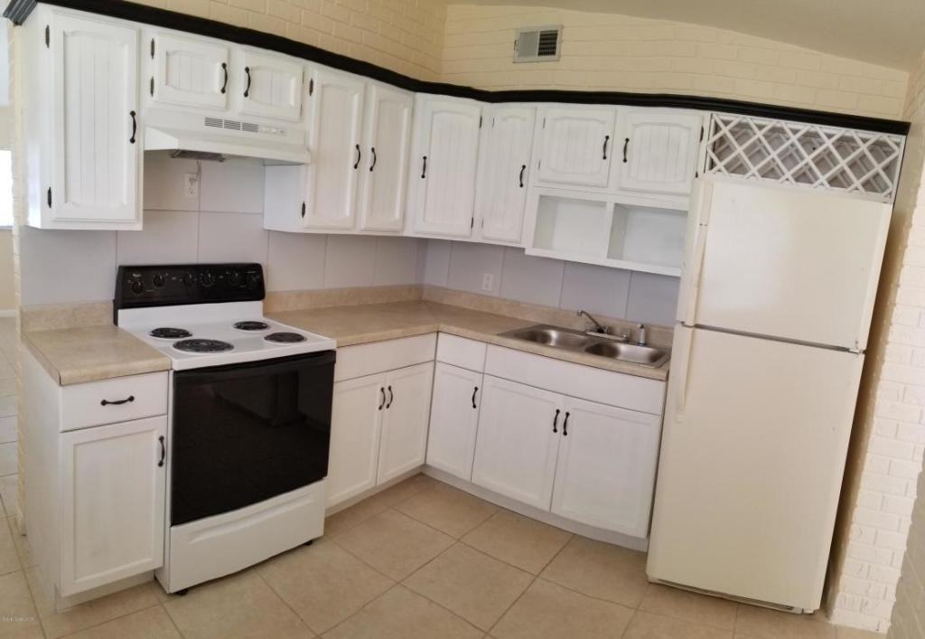 1335 Boxwood Dr - Photo 3 of 12