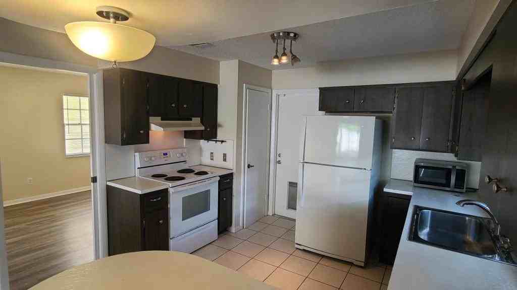 231 Shore Ln - Photo 2 of 15