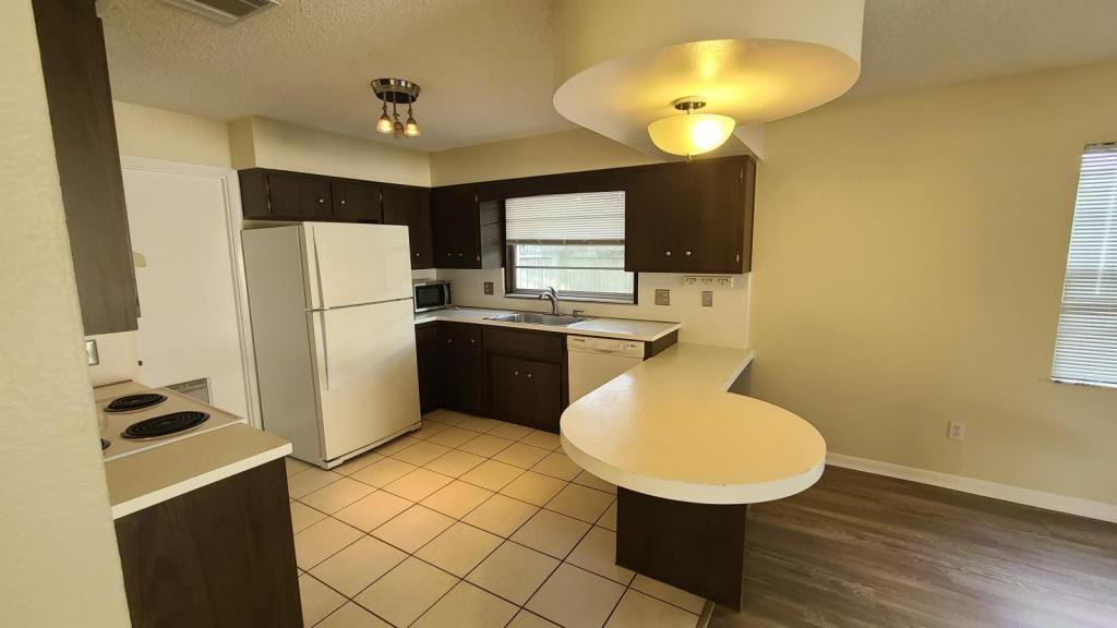 231 Shore Ln - Photo 3 of 15