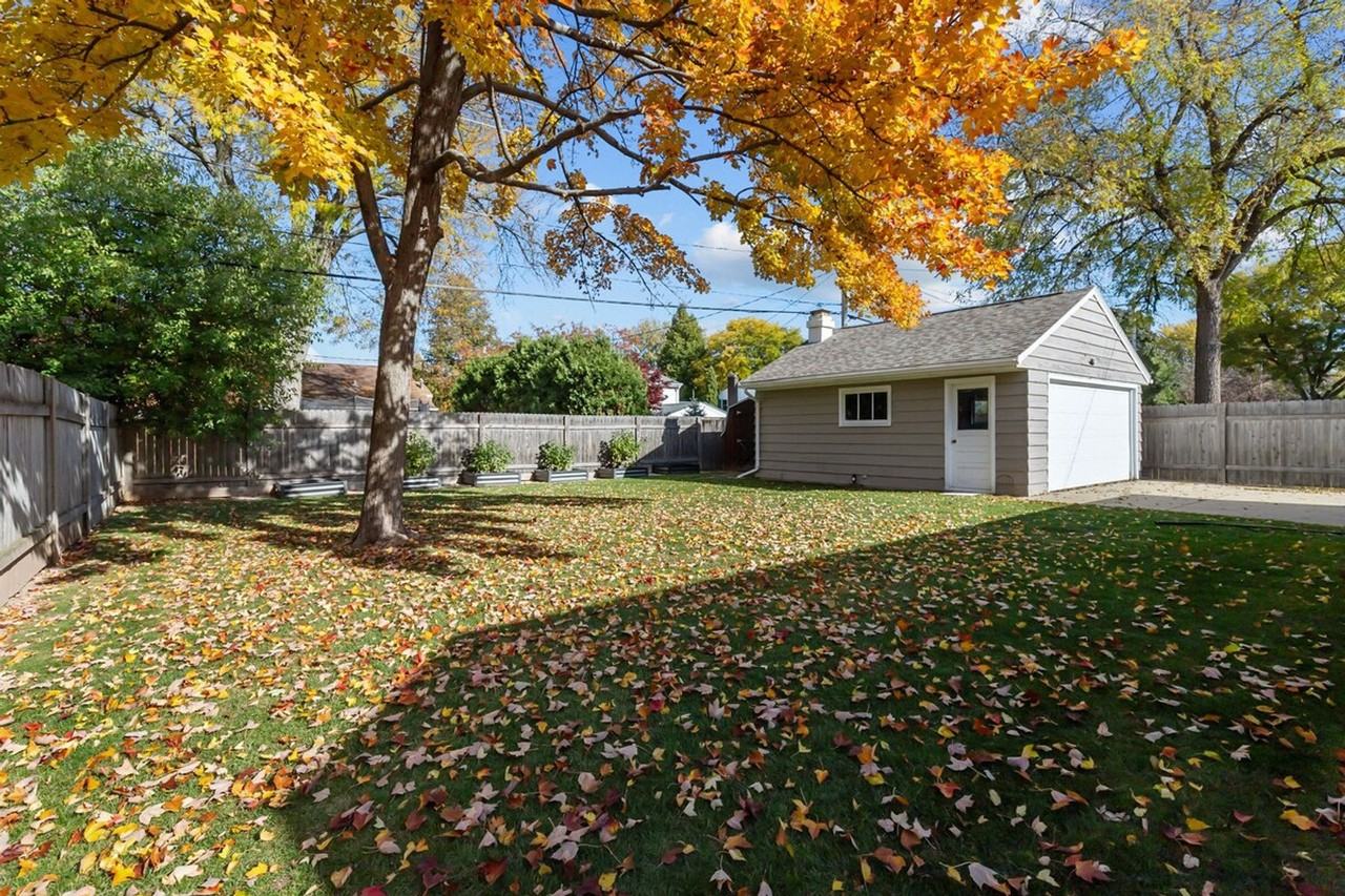 810 East Pershing Street #1296542P - Photo 4 of 22