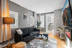 featured image of 32 E 44th St
