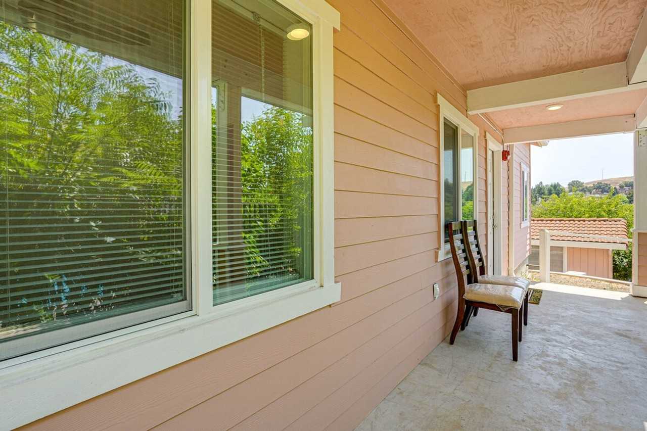 1120 Sunrise Hl #1305282P - Photo 4 of 24