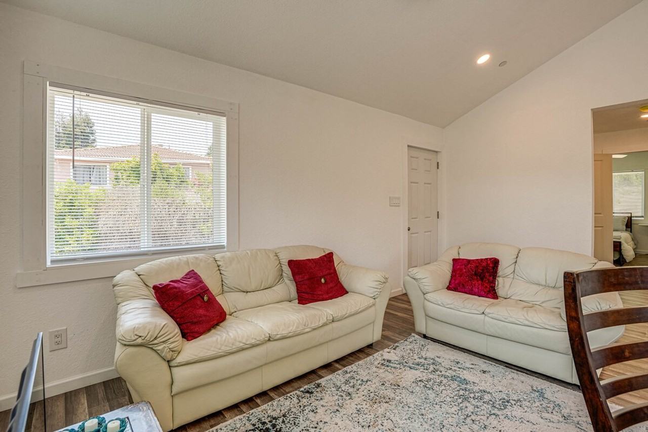 1120 Sunrise Hl #1305282P - Photo 2 of 24