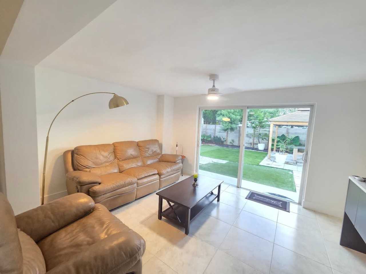 806 Ne 4th St #1336776P - Photo 2 of 47