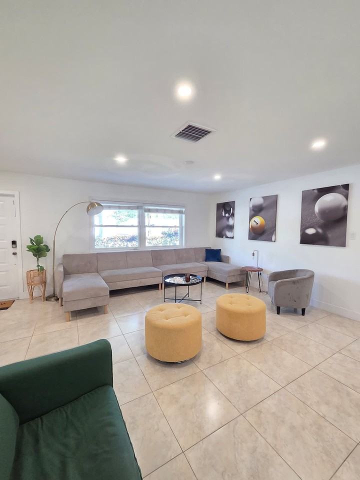 806 Ne 4th St #1336776P - Photo 4 of 47