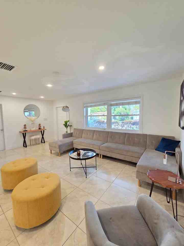 806 Ne 4th St #1336776P - Photo 6 of 47