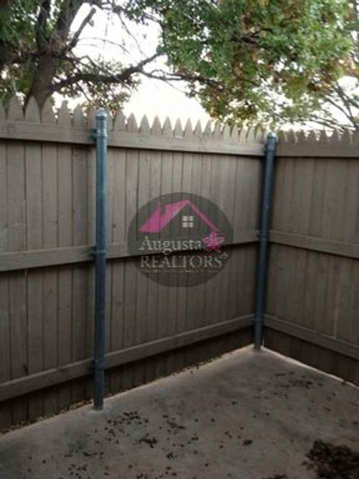 133 N Jefferson St #C - Photo 2 of 8