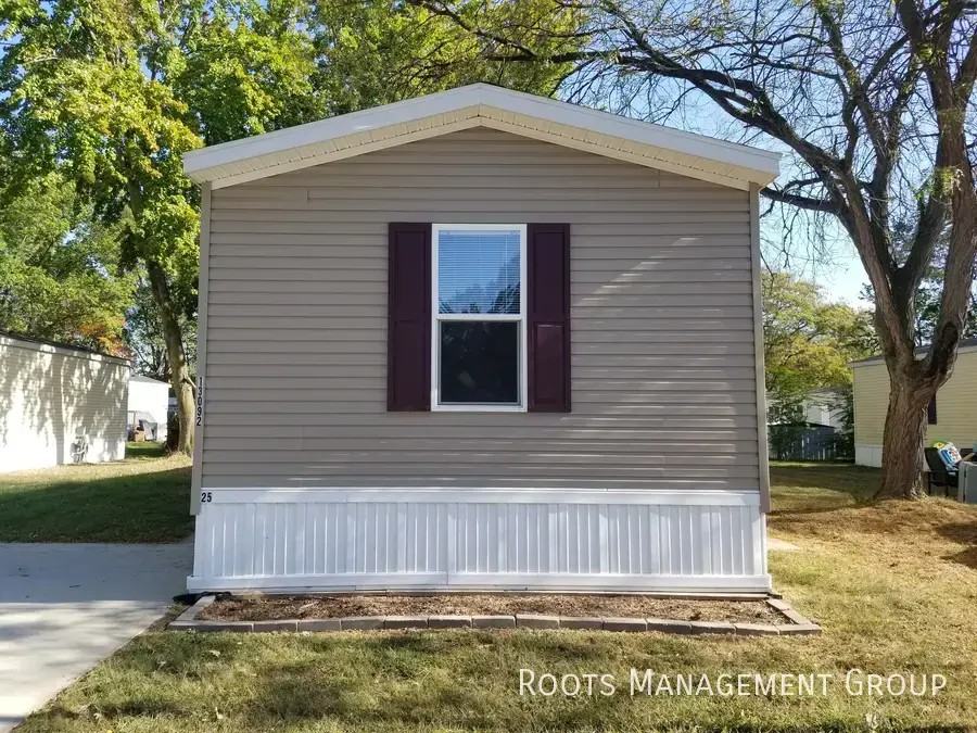 13092 Virginia Dr #25 - Photo 2 of 7