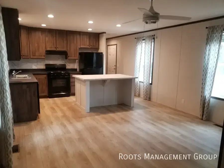 13122 Virginia Ct #20 - Photo 3 of 9