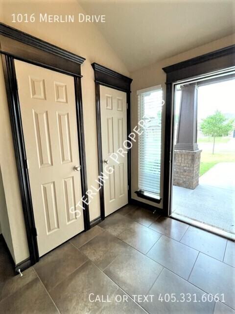 1016 Merlin Dr - Photo 2 of 27