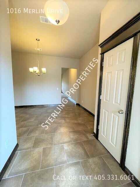 1016 Merlin Dr - Photo 3 of 27