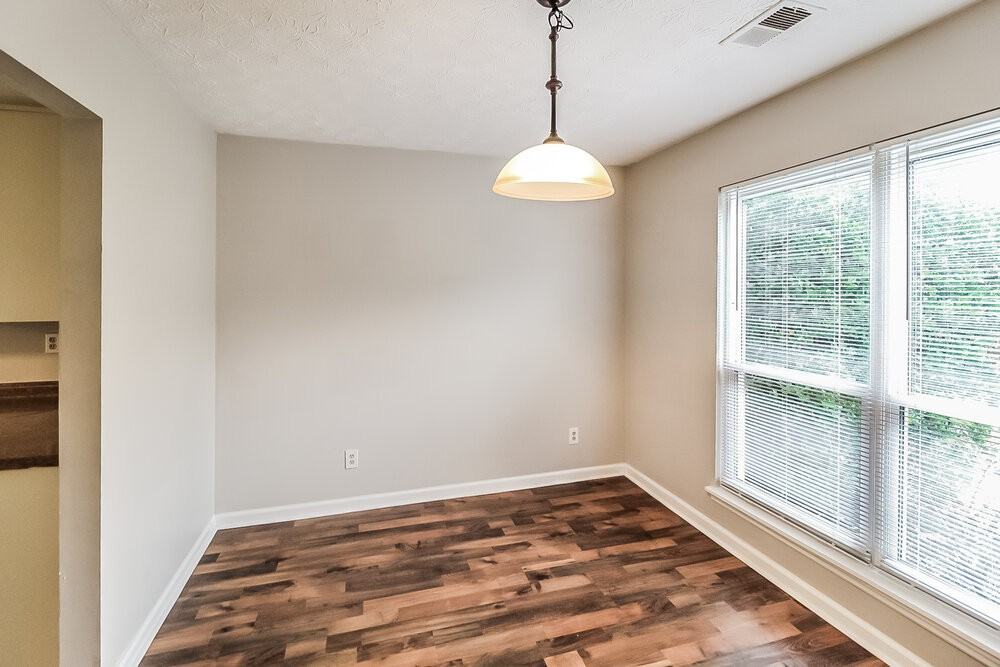 2468 Mistletoe Ln - Photo 5 of 16