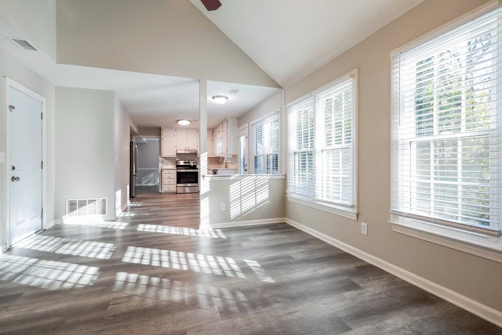 1070 Hunters Creek Ct - Photo 5 of 17