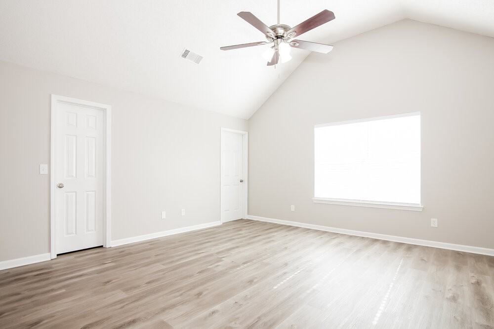 150 Stillwood Dr - Photo 7 of 17