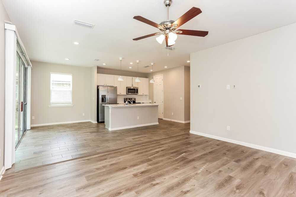 3528 Bradley Creek Pkwy - Photo 4 of 17