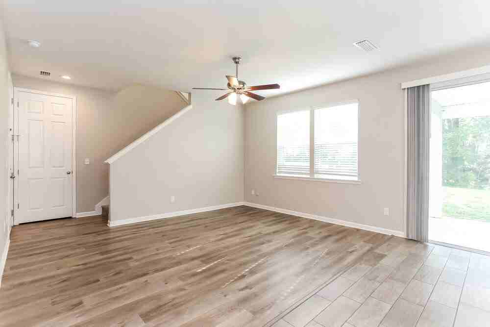 3528 Bradley Creek Pkwy - Photo 5 of 17