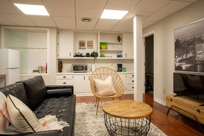 692 N Superior Ave #3 - Photo 3 of 9