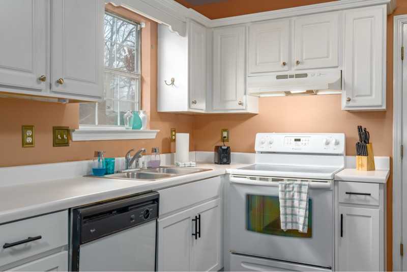 201 Willow Creek South Circle - Photo 3 of 8