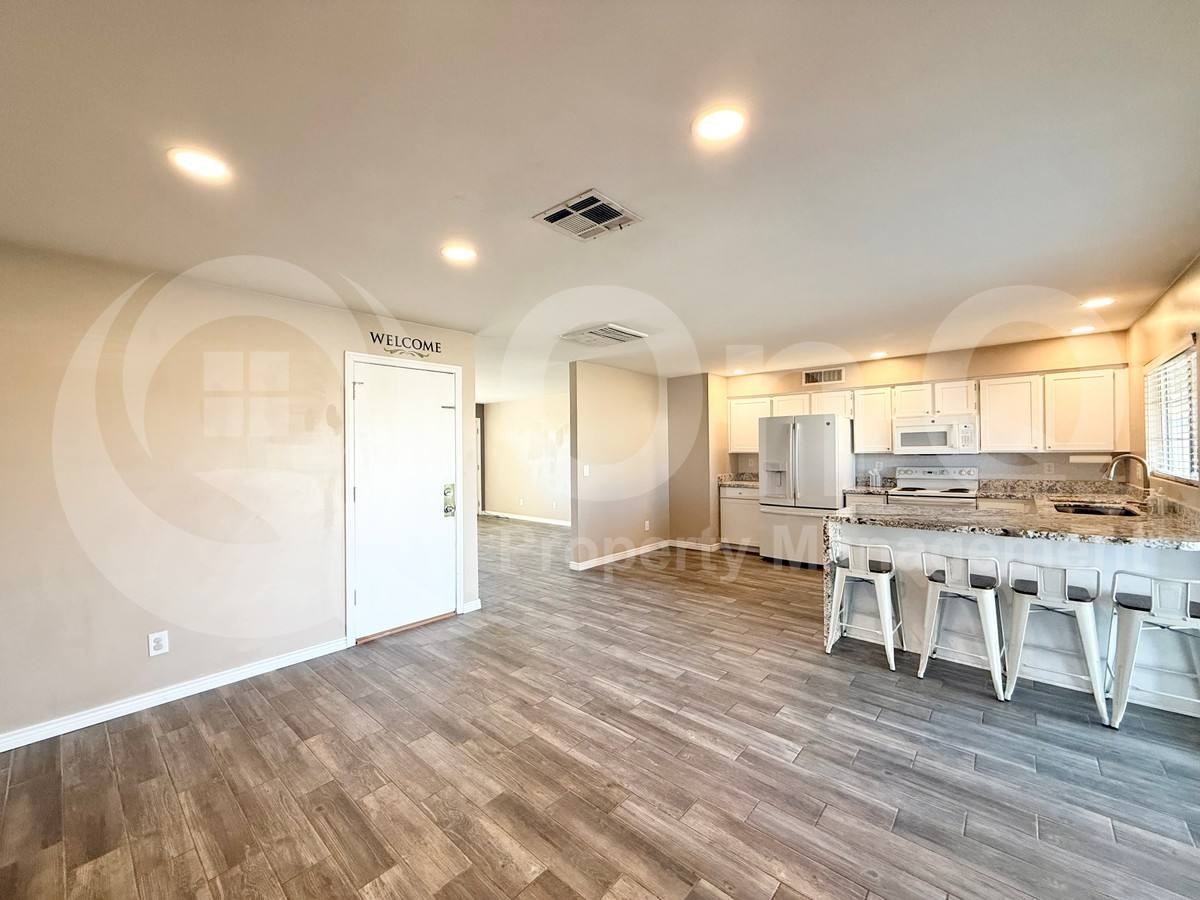 554 West Yale Drive - Photo 2 of 10