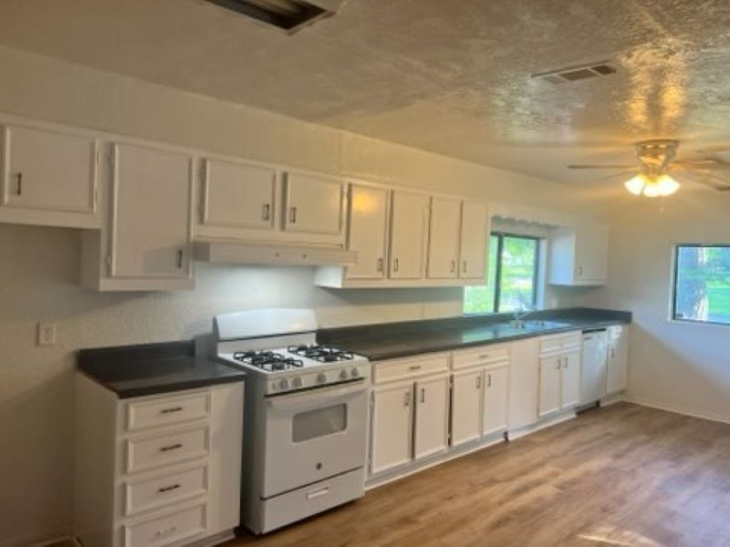 8615 Beaumont Dr - Photo 3 of 6