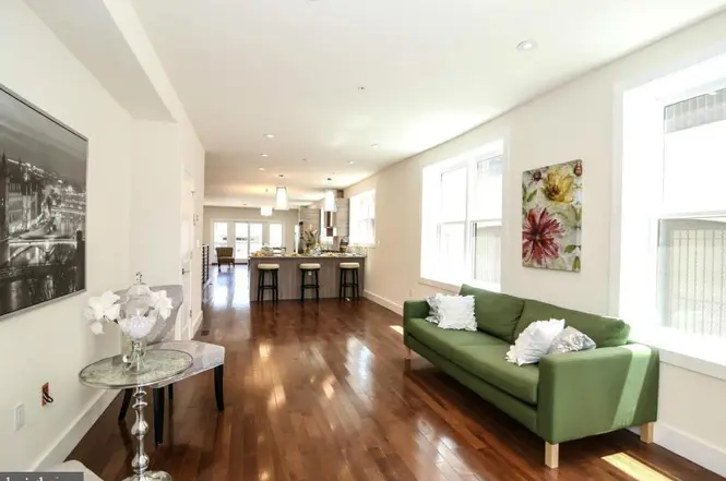 811 8th Street Northeast #1 - Photo 2 of 20