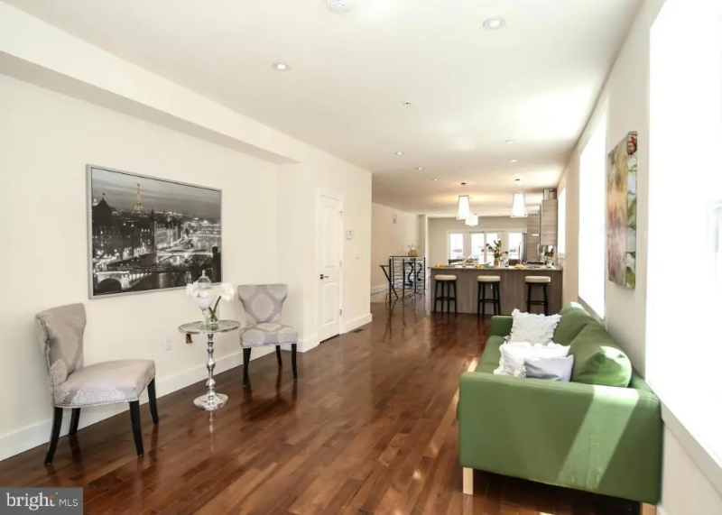 811 8th Street Northeast #1 - Photo 3 of 20