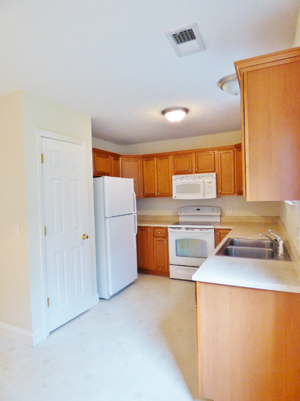 103 12th St #B - Photo 2 of 18