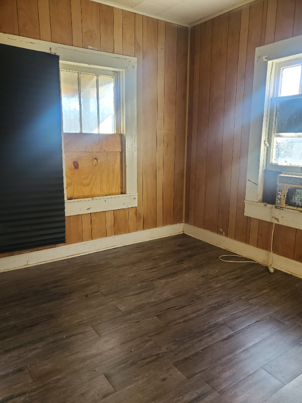 608 4th St - Photo 3 of 5