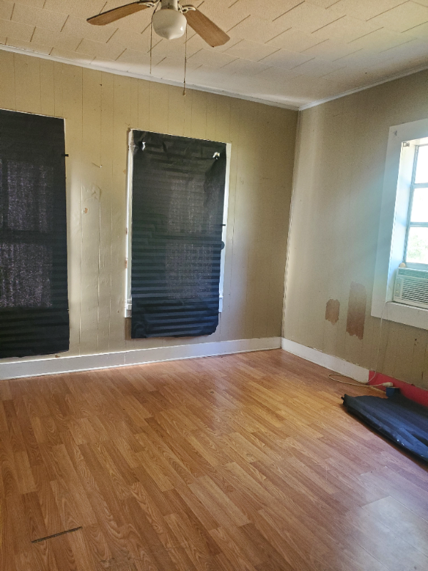 608 4th St - Photo 4 of 5