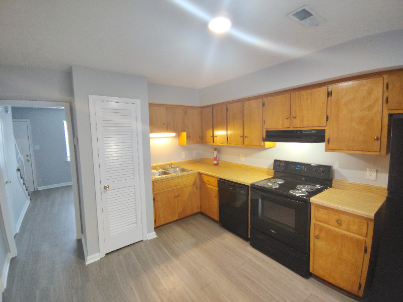 74 Ferguson Dr - Photo 4 of 11