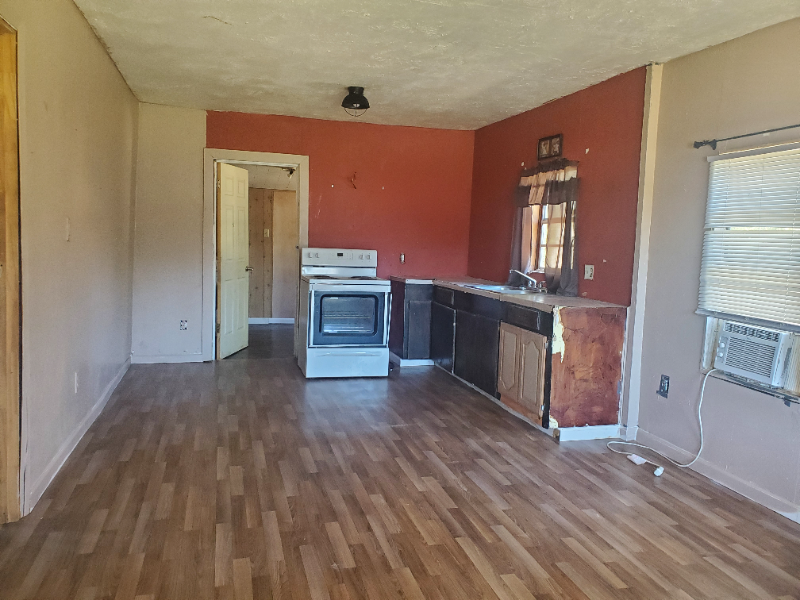 614 4th St - Photo 3 of 5