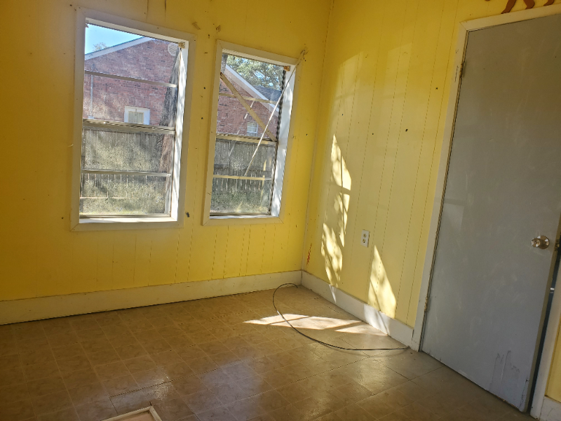 614 4th St - Photo 4 of 5