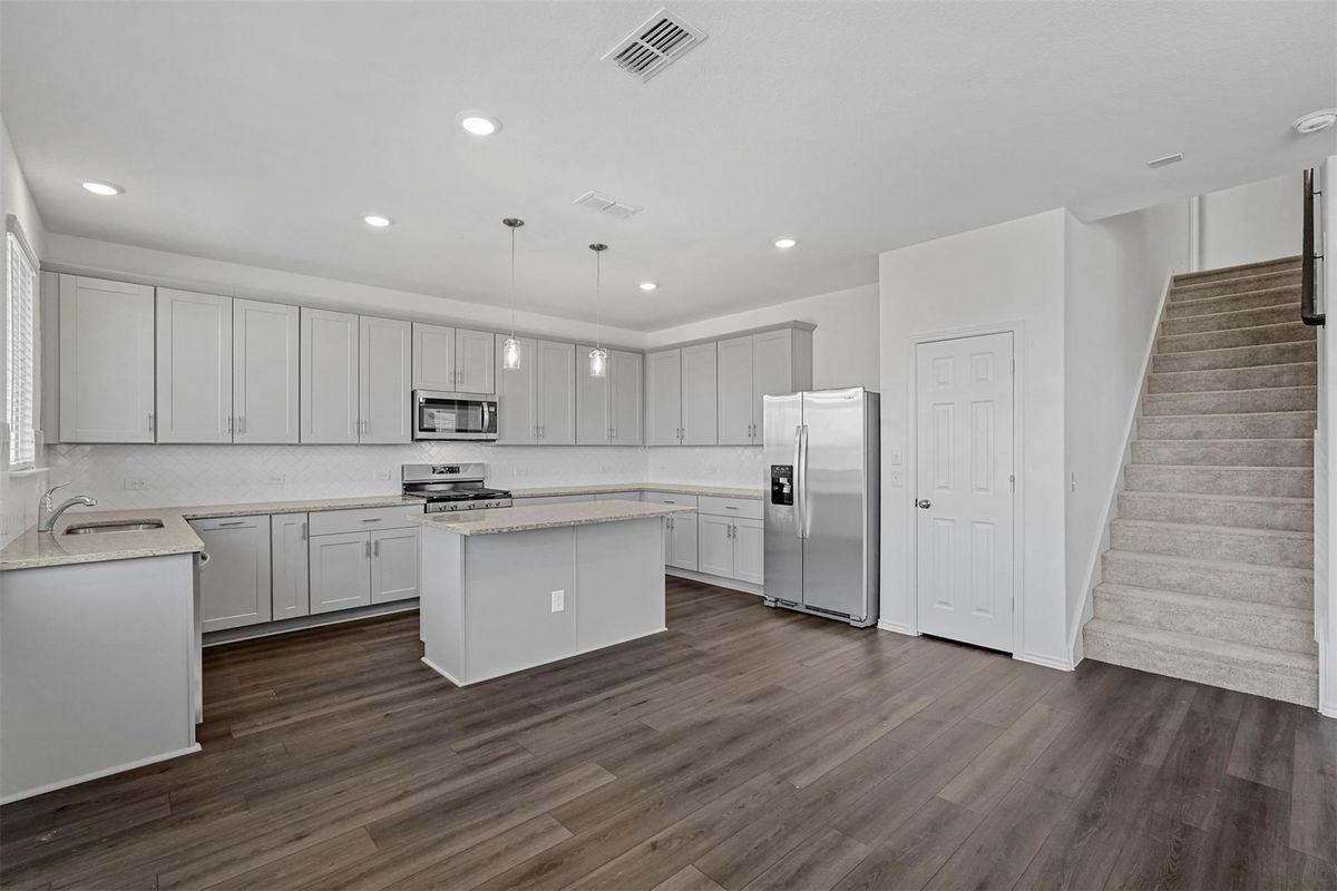 606 Agarita Way - Photo 2 of 9