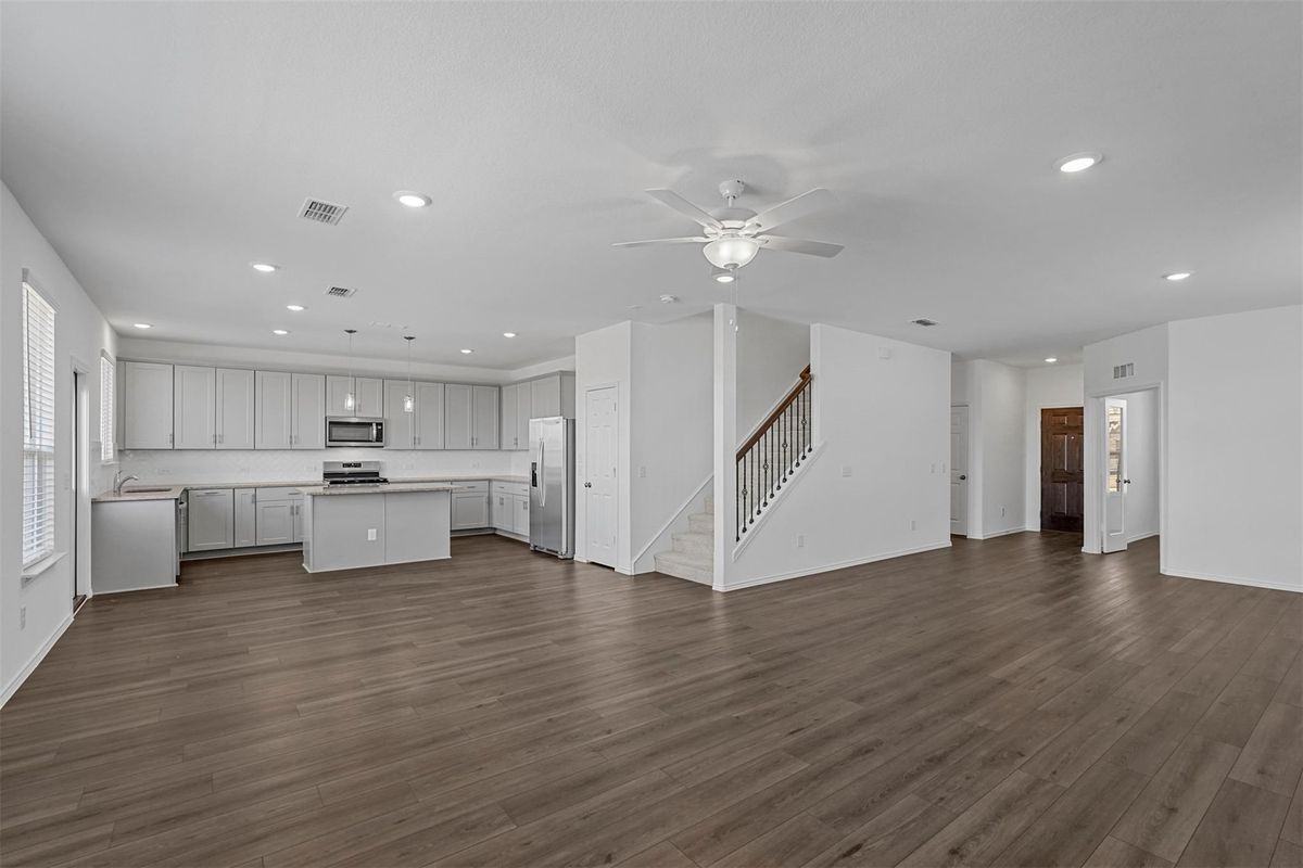 606 Agarita Way - Photo 3 of 9