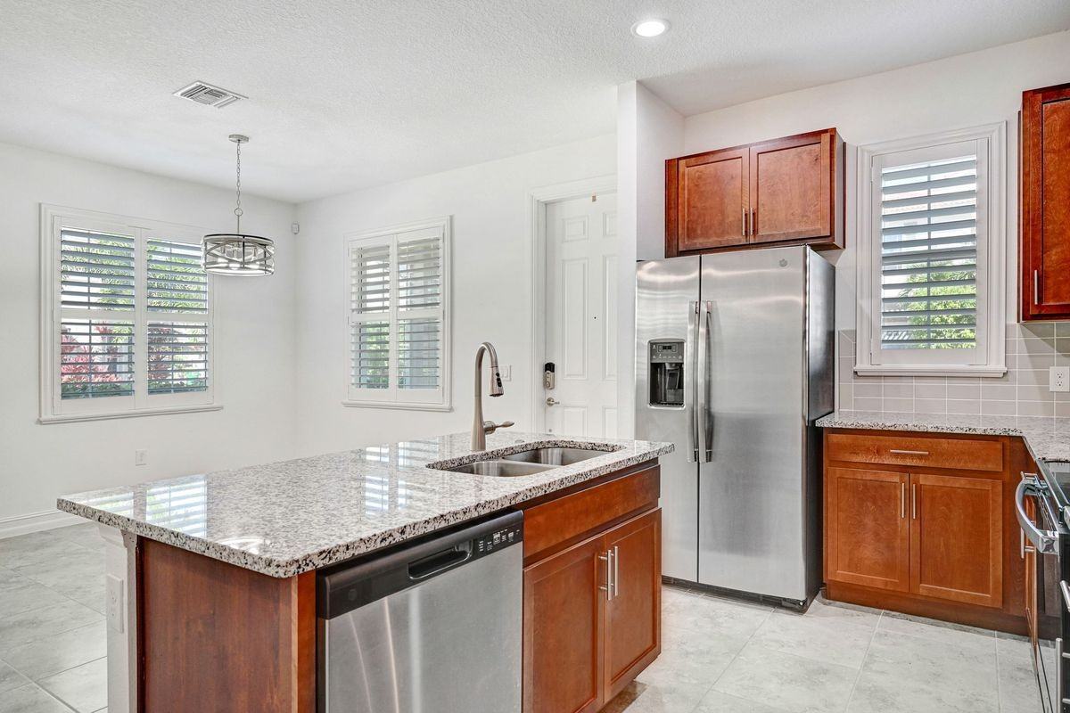 1475 Isabella Dr Unit 101 - Photo 2 of 3