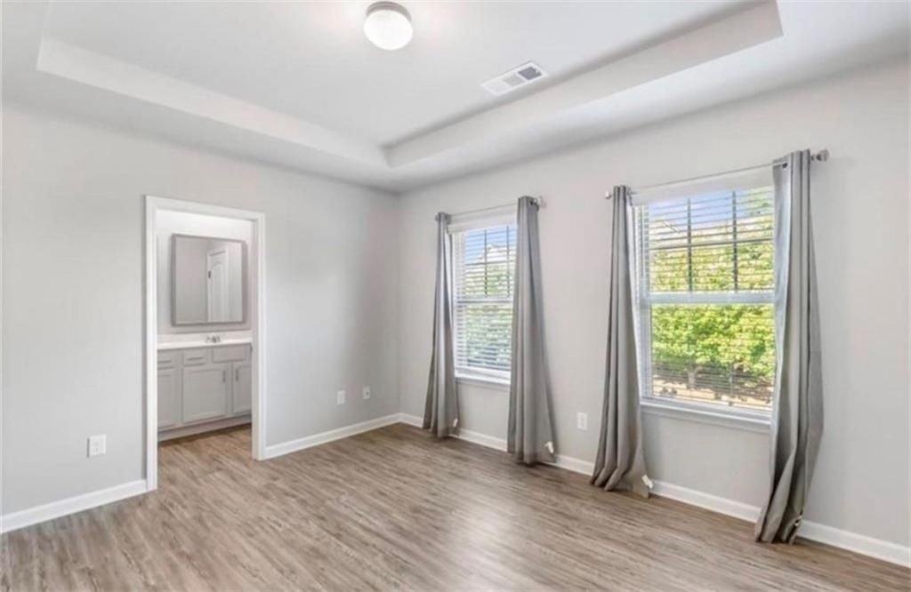 717 St James Pl - Photo 5 of 13