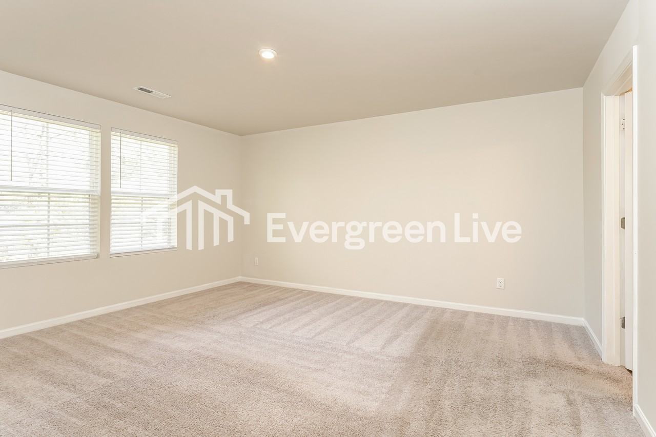 125 Raymond St - Photo 6 of 16