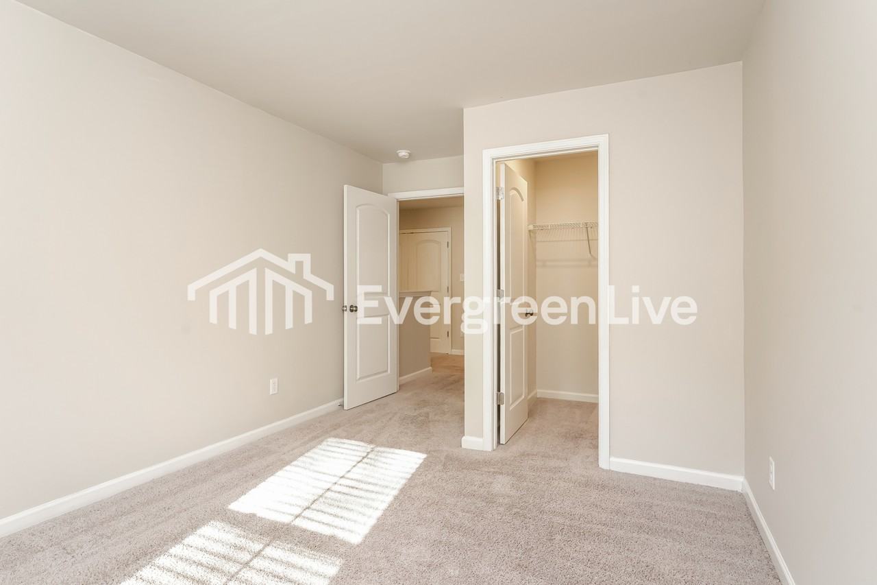 125 Raymond St - Photo 7 of 16