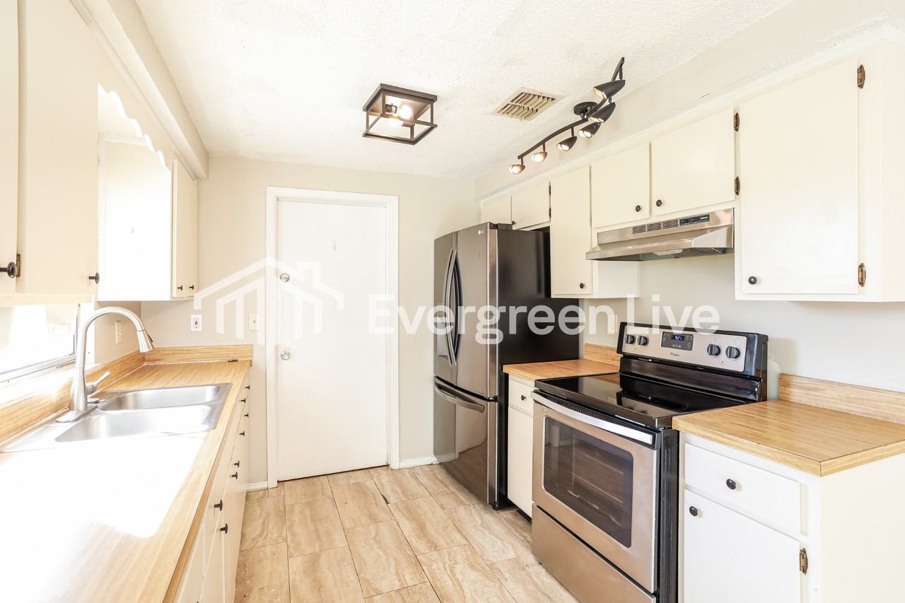 229 Evergreen Ln - Photo 7 of 16