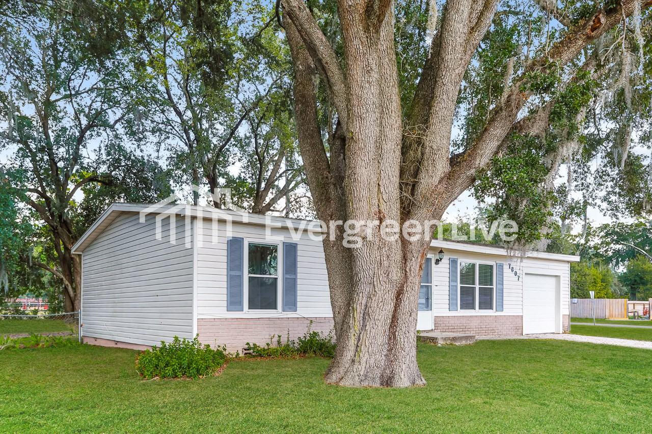 7807 Knoll Dr N - Photo 3 of 16