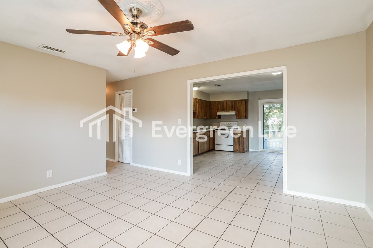 7807 Knoll Dr N - Photo 4 of 16