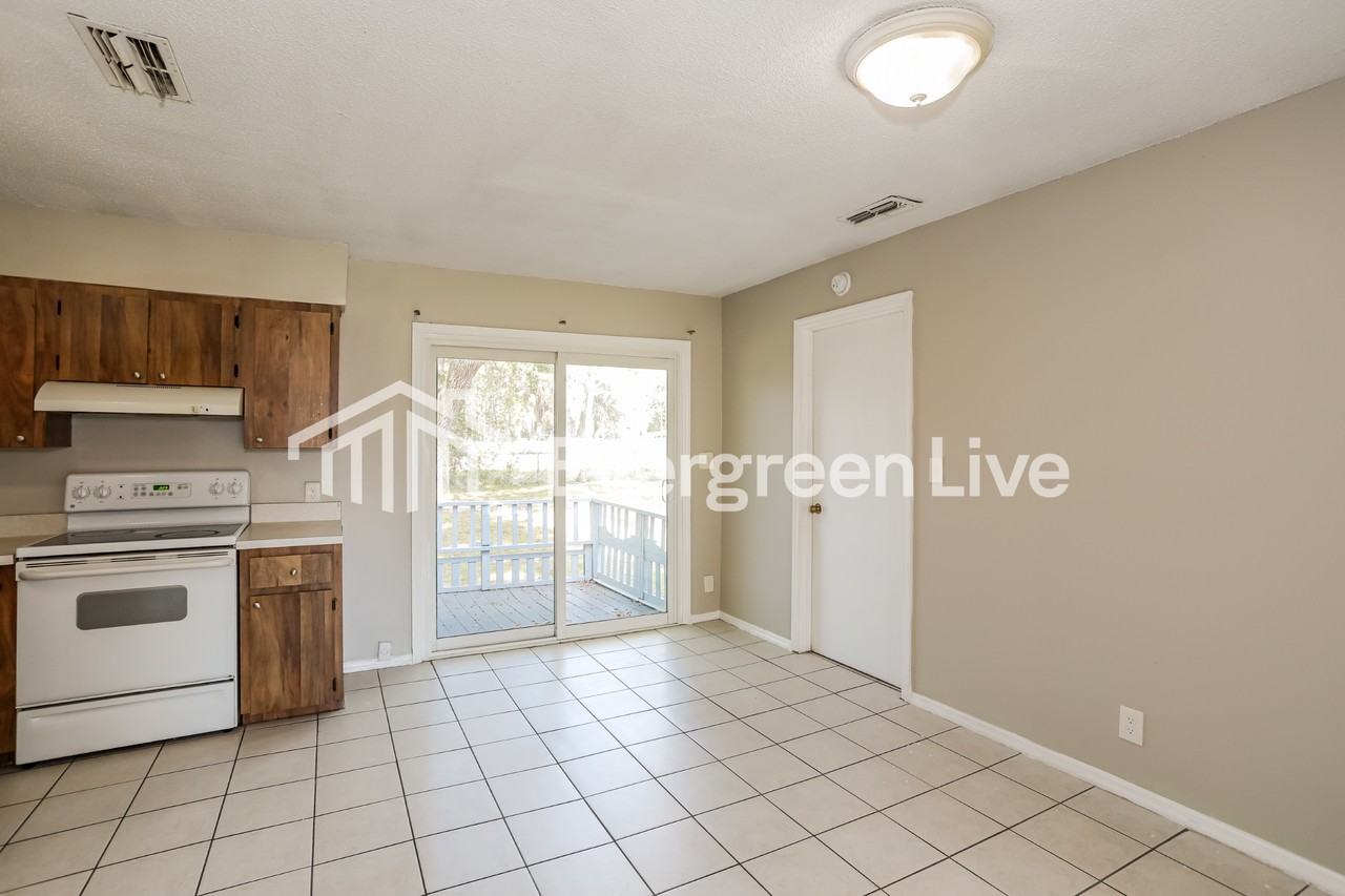 7807 Knoll Dr N - Photo 6 of 16