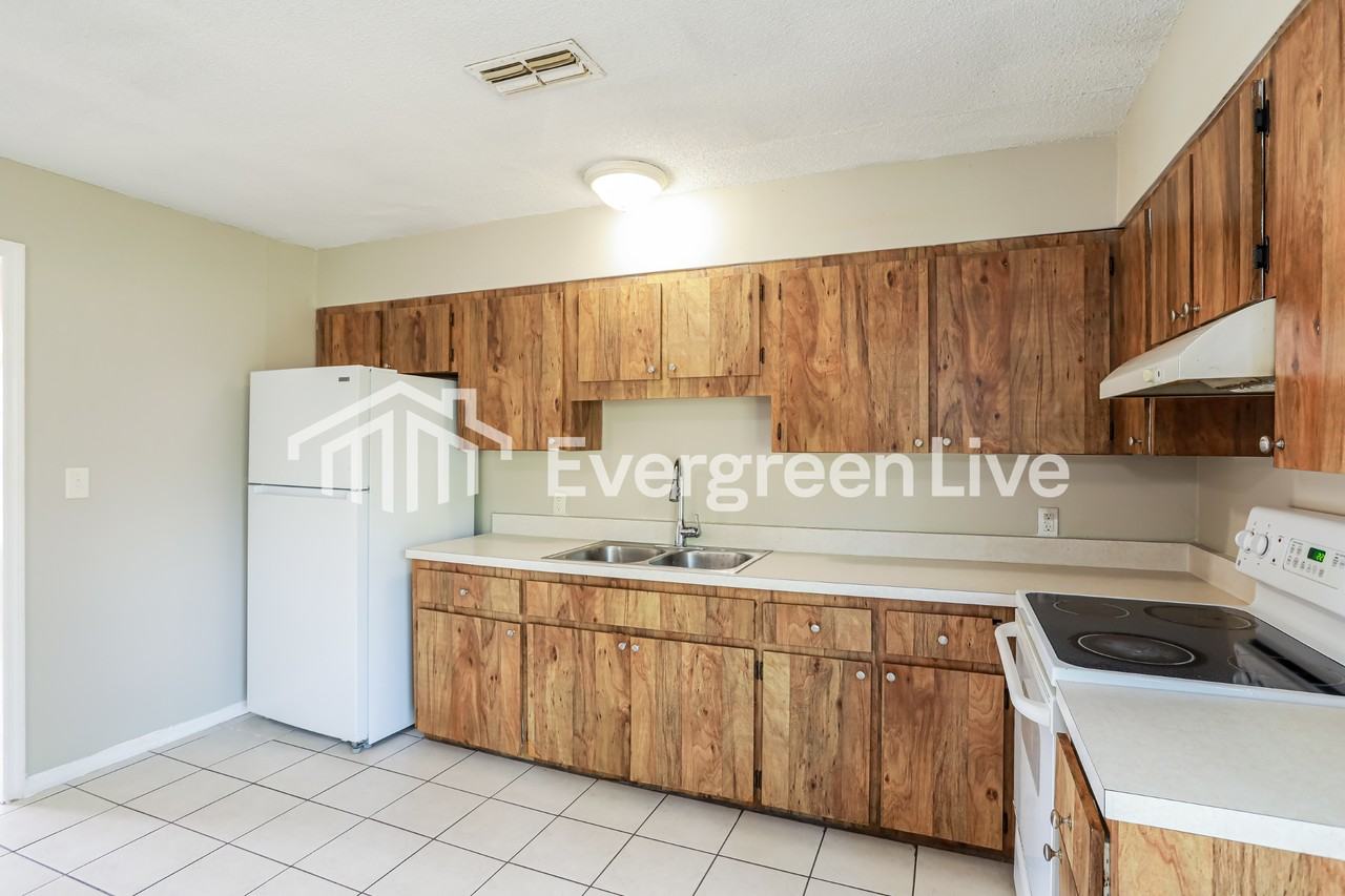 7807 Knoll Dr N - Photo 7 of 16