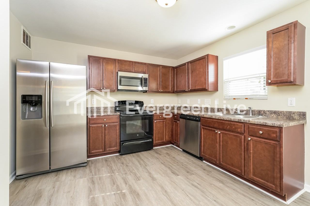 888 Federal Hall Ln - Photo 4 of 16