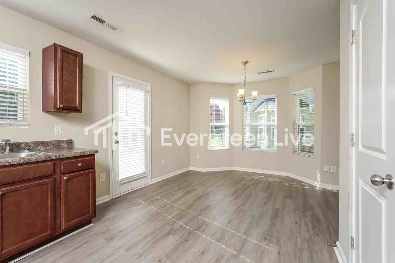 888 Federal Hall Ln - Photo 5 of 16